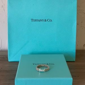 Authentic Vintage Tiffany & Co. Ring size 6
